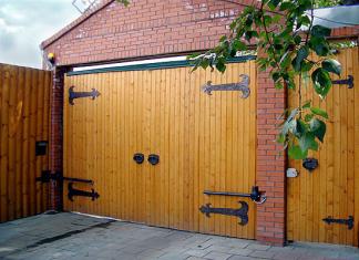 Puertas correderas de bricolaje (57 fotos): tipos, características, instrucciones de instalación Puertas metálicas caseras
