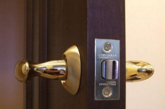 How to embed a lock into an interior door: step-by-step instructions Installation diagram for an interior door lock