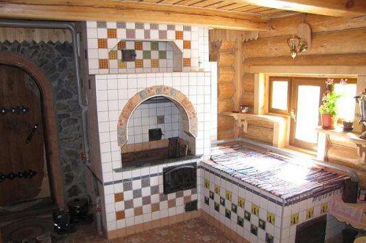 Will keep you warm and fed: a Russian stove with a stove bench and stove
